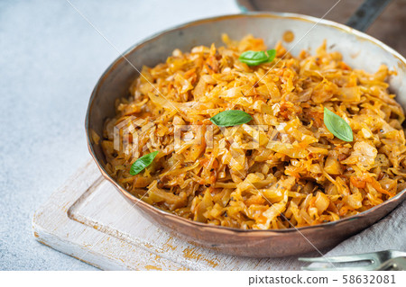 Stewed or braised cabbage Stewed or braised cabbage 58632081