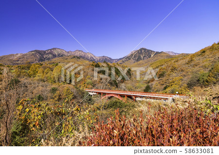 [Yamanashi Prefecture] Kiyosato's Higashizawa Ohashi autumn leaves 58633081