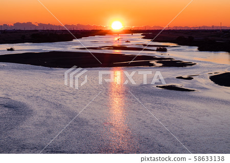 Saitama Ohashi, Saitama Prefecture, watching the sunrise from Tone, winter 58633138