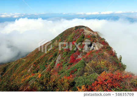 Mt. Jizo and the sea of clouds Mt. Jizo and the sea of clouds 58635709