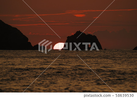 Hinode Shimon at sunrise 58639530