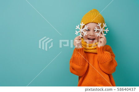 Winter portrait of happy child 58640437