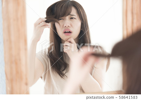 Hair damage bruise beauty beauty 58641583