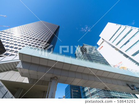從日本東京濱松町站看世界貿易中心大樓的景色 從日本東京濱松町站看世界貿易中心大樓的景色 58643201