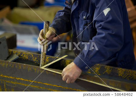 Crease work 58648402