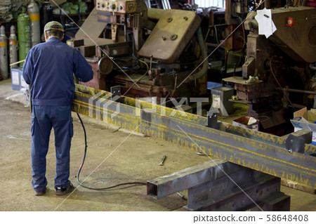 Welding operation 58648408