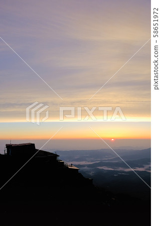 春季八岳登山：赤岳峰山莊的黎明 58651972