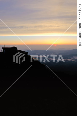 春季八岳登山：赤岳峰山莊的黎明 58651973