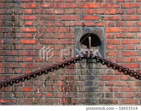 Red brick wall and mooring ring (Osaka Kuma Gate) 58653514