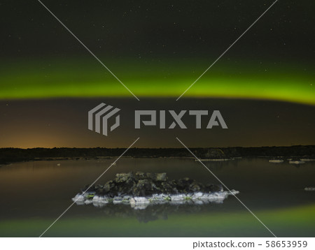 An Aurora Borealis arch over the Blue Lagoon 58653959