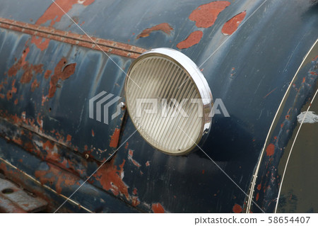 Deteriorated car (rust, dent, dirt, scratches) 58654407