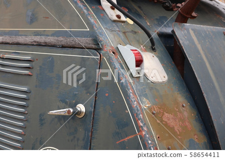 Deteriorated car (rust, dent, dirt, scratches) 58654411