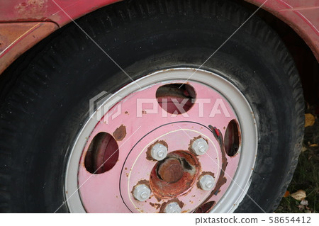 Deteriorated car (rust, dent, dirt, scratches) Deteriorated car (rust, dent, dirt, scratches) 58654412