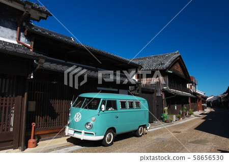 Tokaido Sekijuku cityscape and classic car 58656530