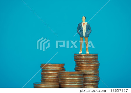 Figure miniature businessman or small people Figure miniature businessman or small people 58657527
