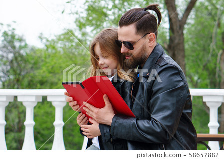 Dad and daughter walk around the city Dad and daughter walk around the city 58657882