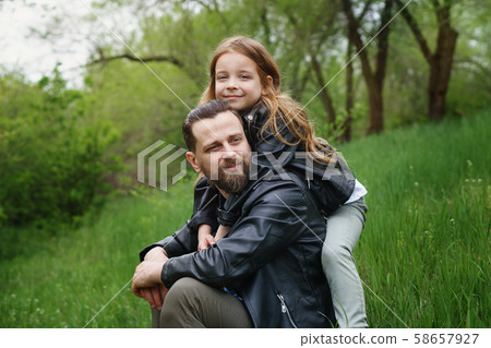 Dad and daughter spend time together in park 58657927