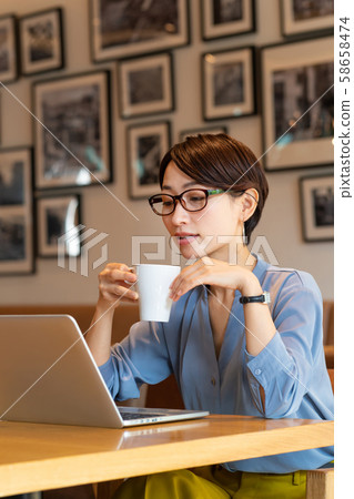 女商人，咖啡館，游牧 58658474