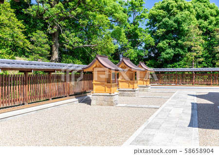 Around the main shrine of Jonan-gu 58658904