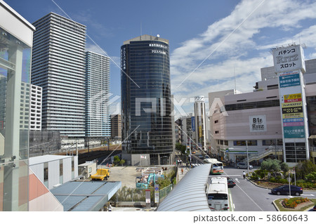 [大阪府]高atsu站前的城市景觀 58660643