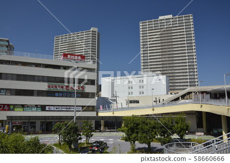 [大阪府]高atsu站前的城市景觀 58660666