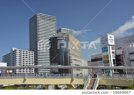 [大阪府]高atsu站前的城市景觀 58660667