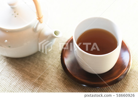 roasted green tea  58660926