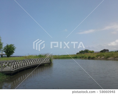 天空和河流 天空和河流 58660948