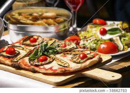 Tasted and famous Italian food 58662783