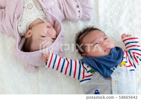 2個月大嬰兒2人 58665642
