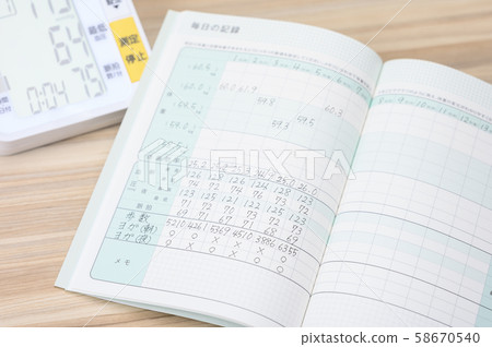 Blood pressure measurement / blood pressure notebook image Blood pressure measurement / blood pressure notebook image 58670540