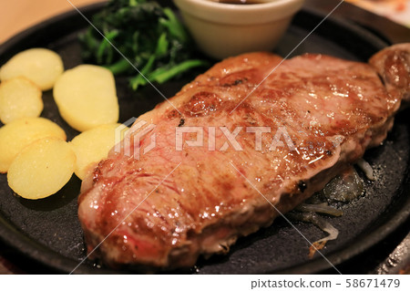 美味的沙朗牛排 58671479
