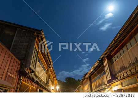 Autumn night at Higashi Chaya Street Full Moon Day 58672818