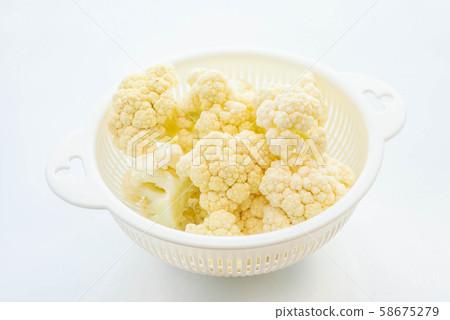 cauliflower  58675279