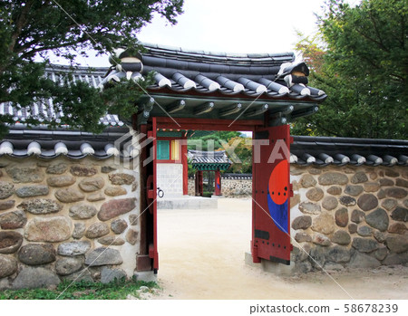 Main Gate, Ancient Architecture, Suwon Seowon, Yeongju, Gyeongbuk 58678239