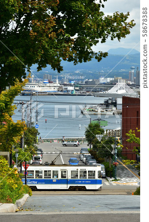 Railway tram: Hakodate Tram Main Line 8000 (8005) 58678388