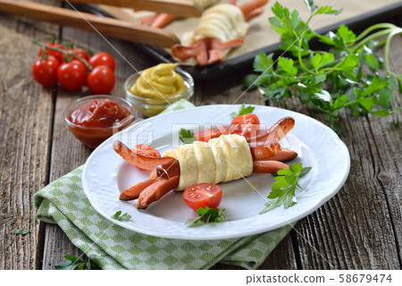 vienna sausages, pastry, sausage 58679474