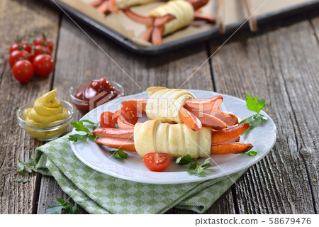 vienna sausages, pastry, sausage 58679476