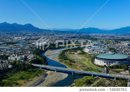 群馬縣廳Observation望台山田綠色圓頂前橋的景色 58680761