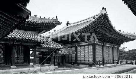 Changgyeonggung Palace, a traditional palace in Korea, traditional buildings Changgyeonggung Palace, a traditional palace in Korea, traditional buildings 58683212
