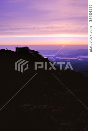 Spring Yatsugatake mountain climbing: The dawn of Akadake Summit Sanso 58684152