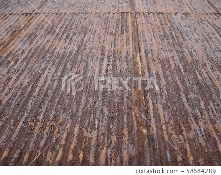 Rusted tin plate roof 58684289