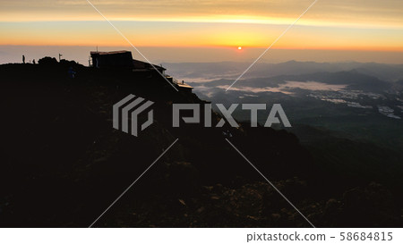 春季八岳登山：赤岳峰山莊的黎明 58684815