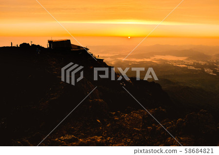 Spring Yatsugatake mountain climbing: The dawn of Akadake Summit Sanso 58684821