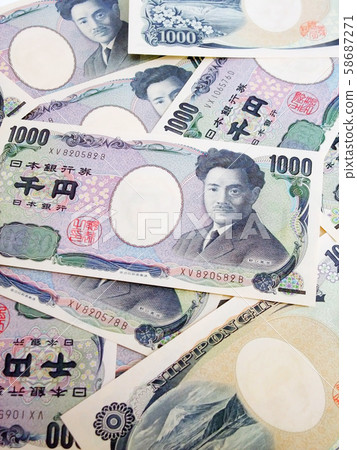 Multiple thousand yen bills 58687271