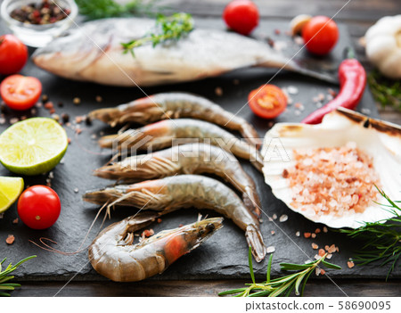Fresh raw prawns Fresh raw prawns 58690095
