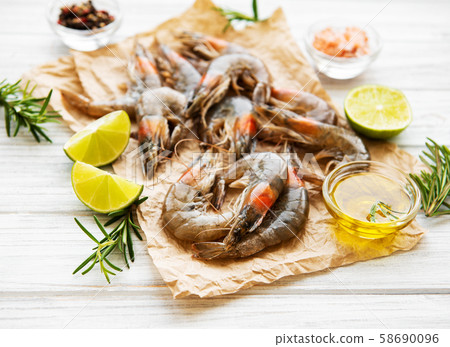 Fresh raw prawns Fresh raw prawns 58690096