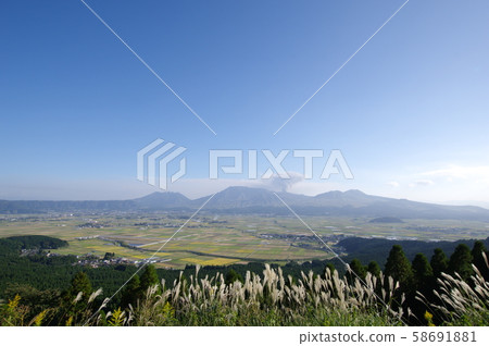 Scenery of Kumamoto Prefecture Aso region, autumn October, Aso Gotake direction, Yamada parking 58691881