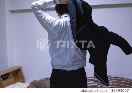 辦公室工作人員在早上準備 辦公室工作人員在早上準備 58693097