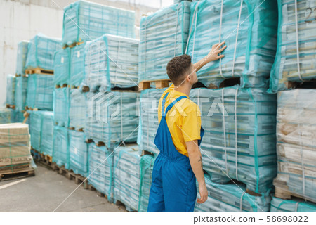 Male builder check palettes with wooden boards Male builder check palettes with wooden boards 58698022